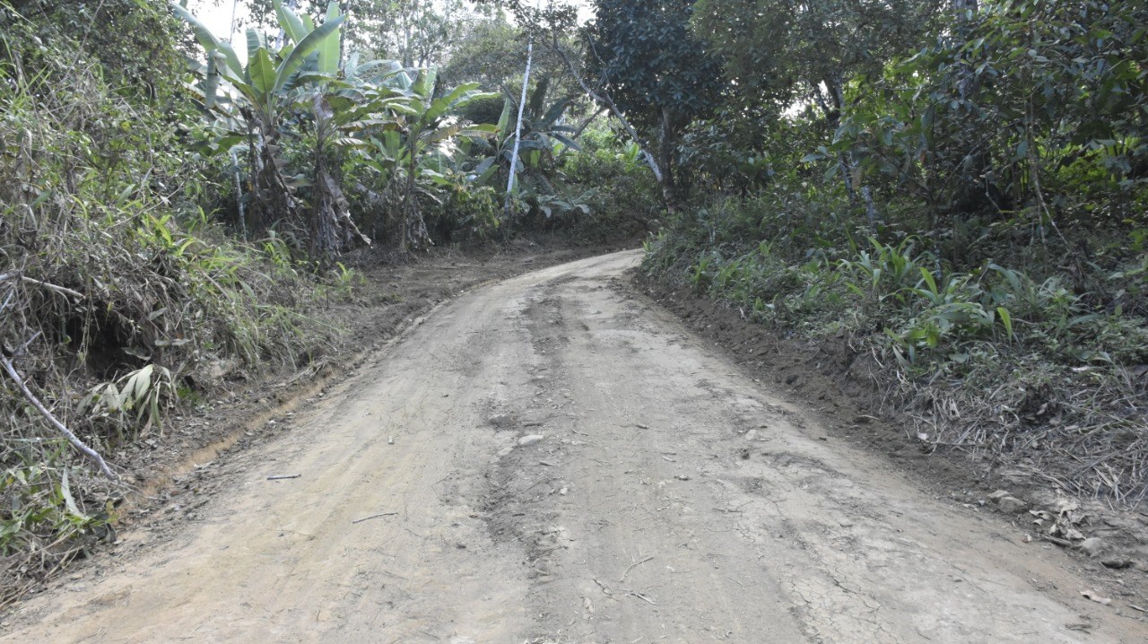 Camacã: Prefeitura recupera estrada vicinal depois de 40 anos 
